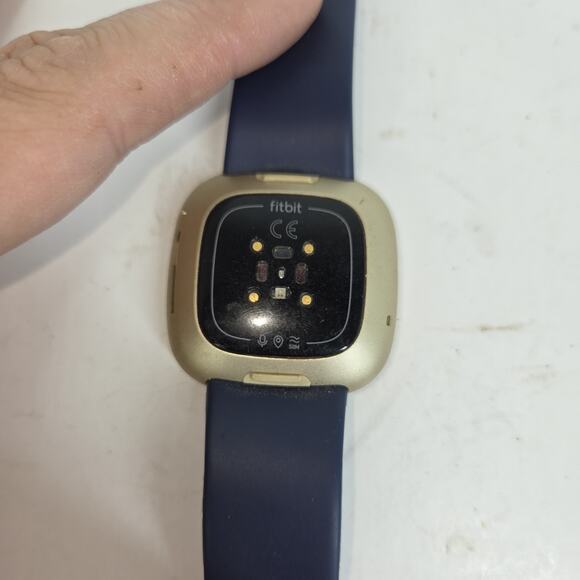 Fitbit Versa 3 Health and Fitness Smartwatch with GPS Soft Gold Athletic Gym - Picture 10 of 12